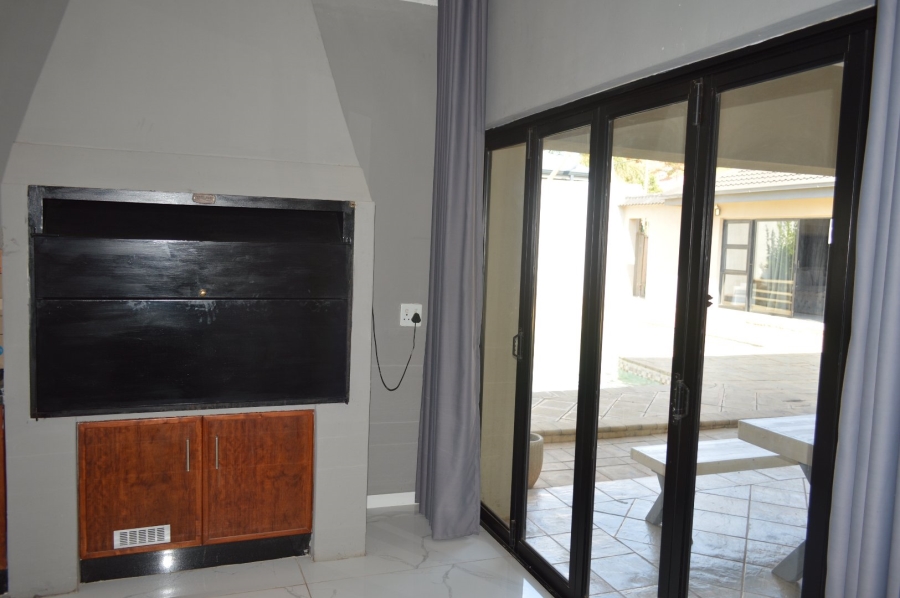 4 Bedroom Property for Sale in Wilkoppies North West